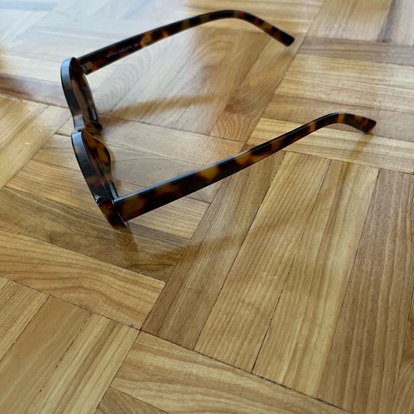 Amazon Sunglasses - Picture 2 of 2